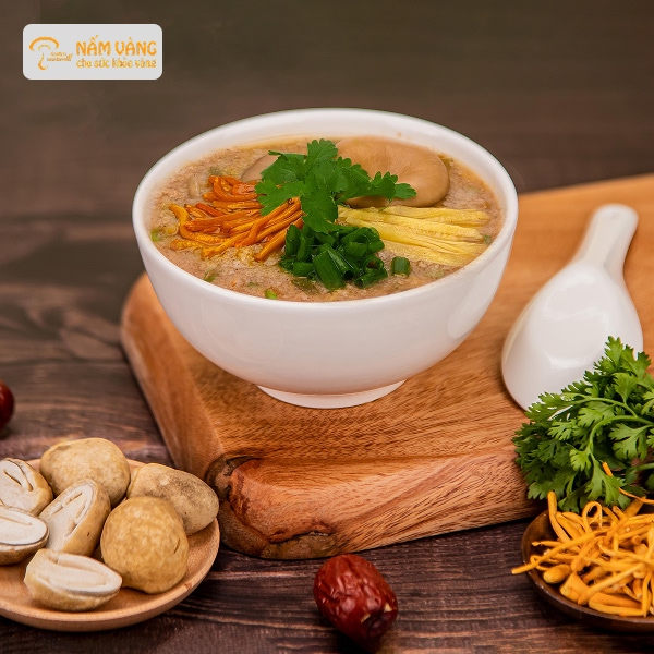 Canh bổ dưỡng hầm cùng đông trùng hạ thảo và nhân sâm
