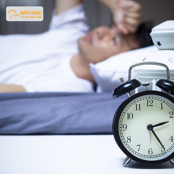 Người trưởng thành khó ngủ do căng thẳng và áp lực công việc