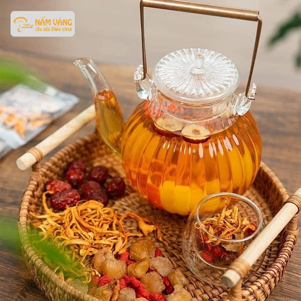 Quy trình nuôi trồng đông trùng hạ thảo hiện đại tại Nấm Vàng.